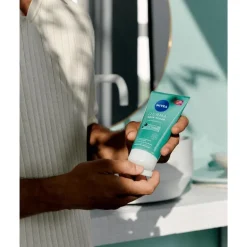 NIVEA Derma Skin Clear Scrub Onzuivere Huid 150 ML