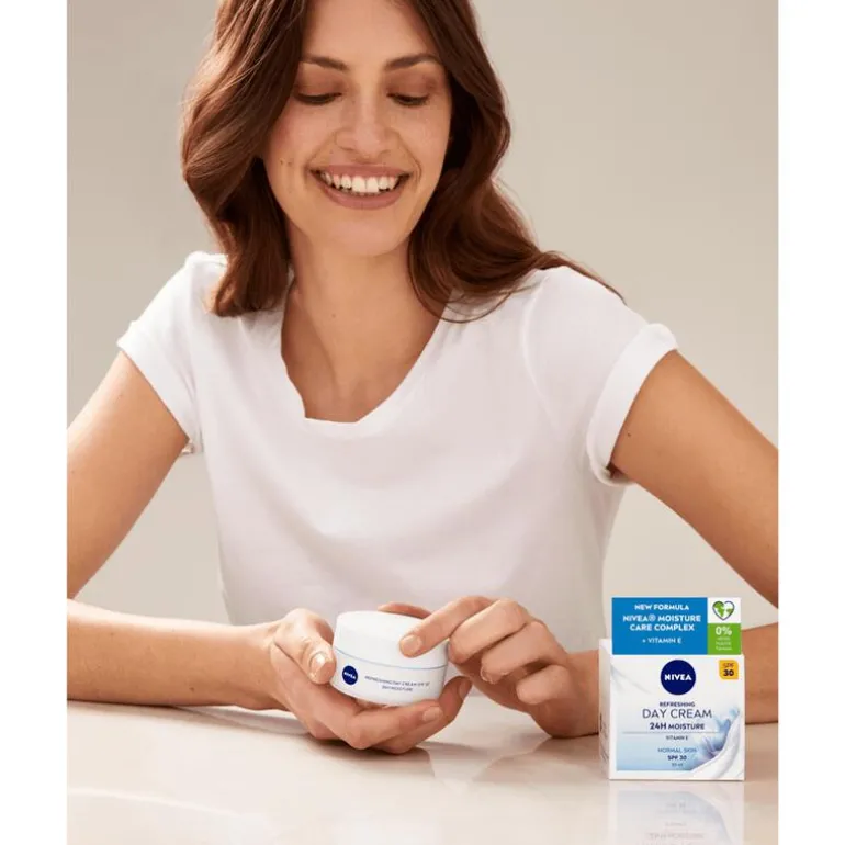 NIVEA Essentials 24u Hydraterende Dagcrème SPF30 Normale Huid 50 ML