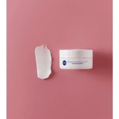 NIVEA Essentials 24u Voedende Dagcrème SPF 30 Droge Huid 50 ML